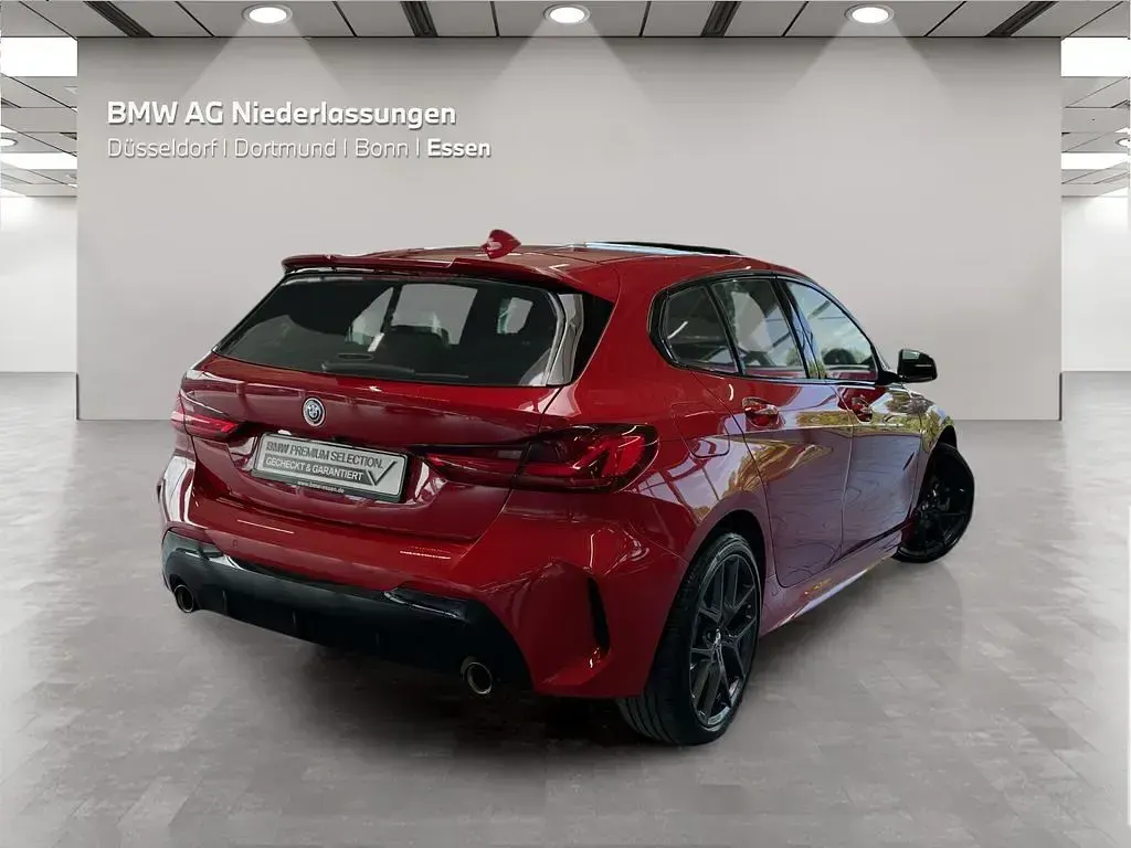 Gebraucht BMW 120 M Sport 178 PS (130 kW) 2022 Rot Limousine