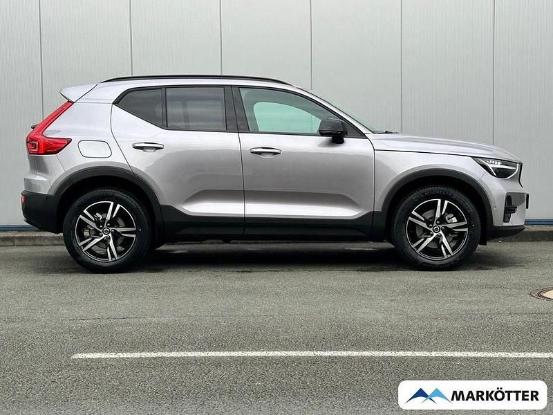Ny Volvo XC40 Plus 163 HK (119 kW) 2025 Sølv SUV