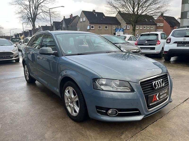 Gebraucht Audi A3 105 PS (77 kW) 2011 Blau Kleinwagen