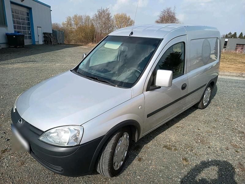 Gebraucht Opel Combo 101 PS (74 kW) 2011 Silber Limousine