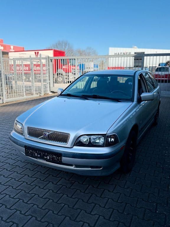 Second-hand Volvo V40 109 CP (80 kW) 2000 Albastru Break