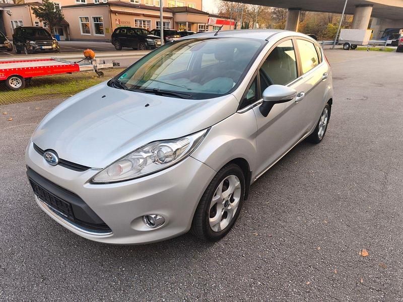 Silber Gebraucht 2009 Ford Fiesta Titanium Kleinwagen | 2.990 € (Guter Preis) - Bild 1/4