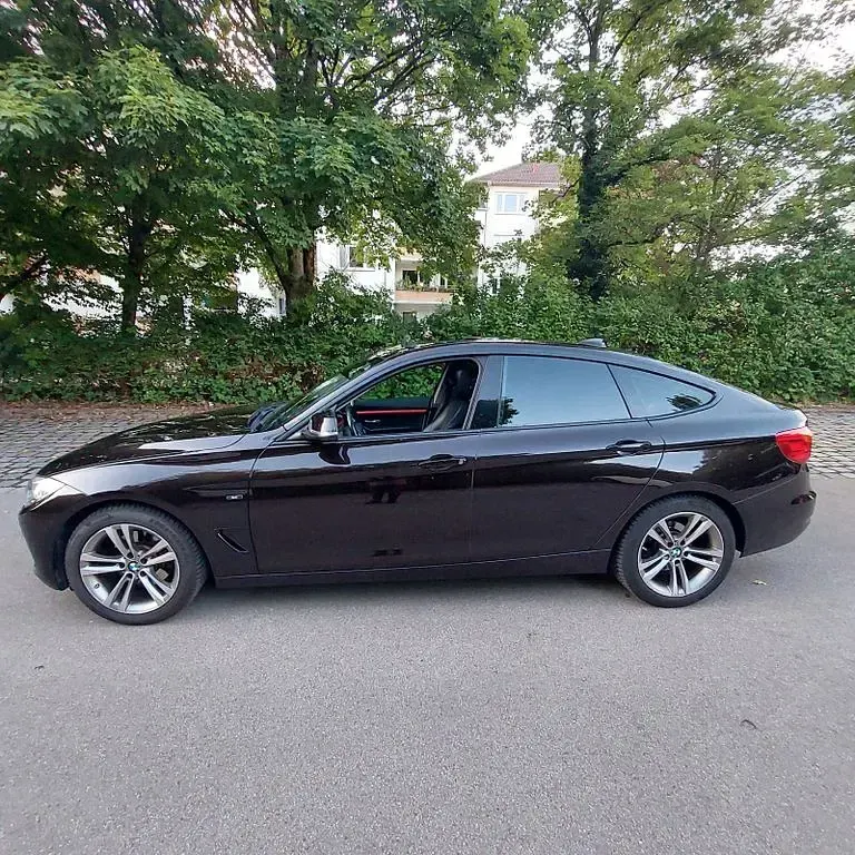 Gebraucht BMW 325 Sport Line 218 PS (160 kW) 2015 Braun Limousine