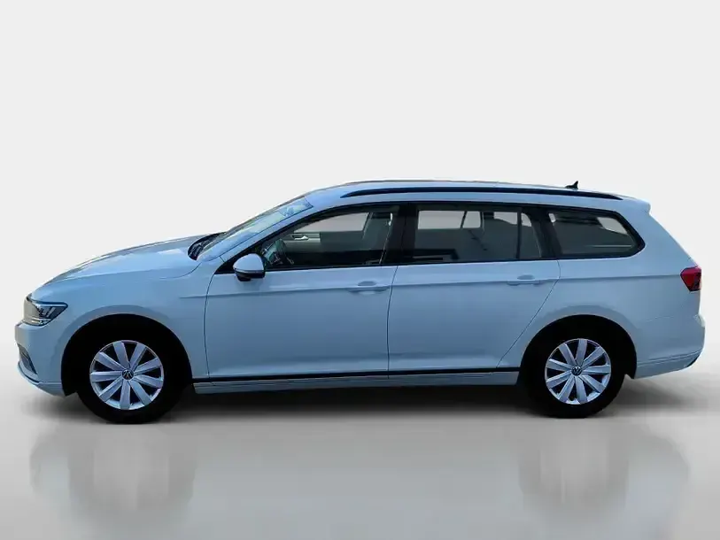 Gebraucht VW Passat 150 PS (110 kW) 2023 Weiß Kombi