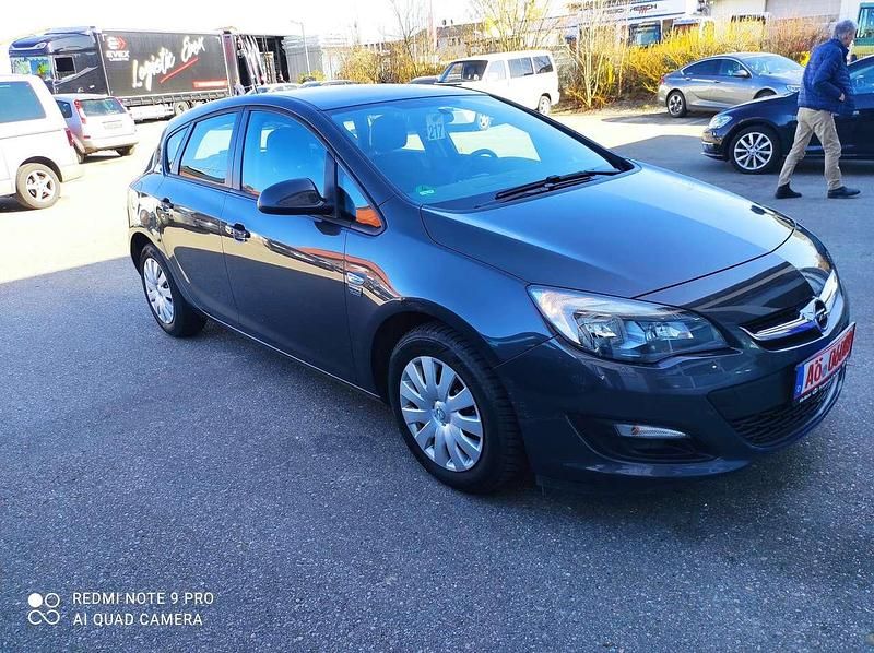 Gebraucht Opel Astra Selection 116 PS (85 kW) 2015 Plat.anthr./rogrey/0j:silbergr Kleinwagen