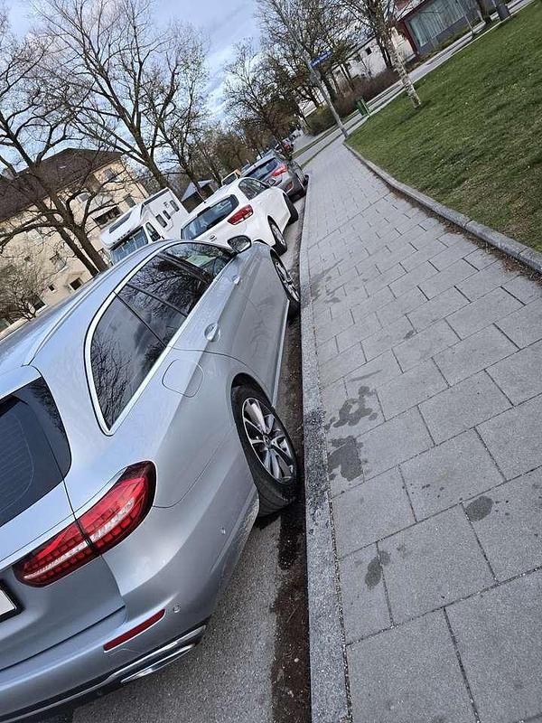 Gebraucht Mercedes E220 194 PS (142 kW) 2021 Kombi