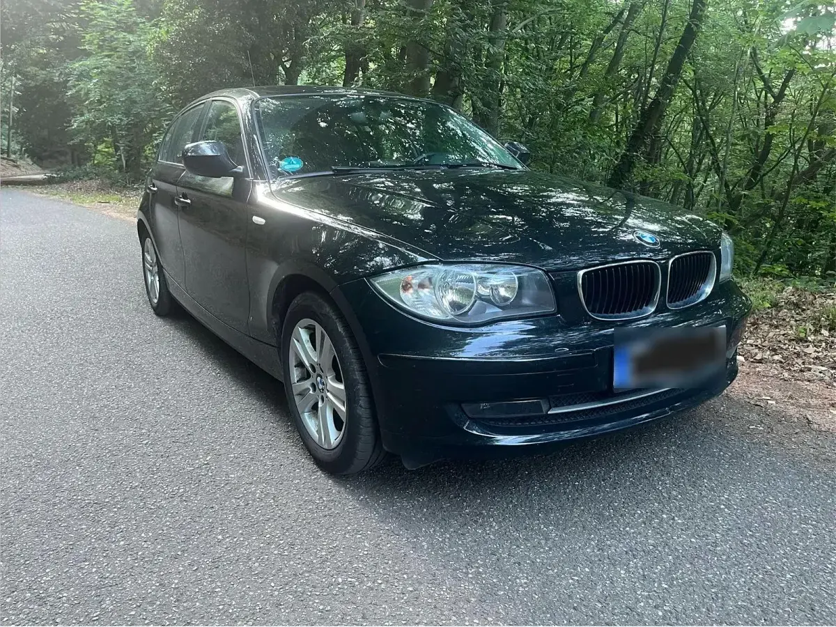 Gebraucht BMW 116 122 PS (89 kW) 2010 Schwarz Kleinwagen
