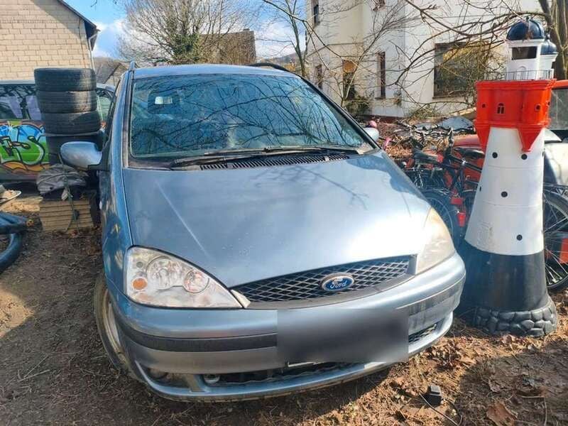 Blau Gebraucht 2004 Ford Galaxy Futura Van / Kleinbus | 1.450 € (Fairer Preis) - Bild 1/4