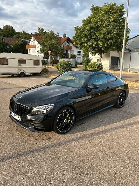 Schwarz Gebraucht 2022 Mercedes C300 AMG line Coupé | 36.000 € (Superpreis) - Bild 1/4