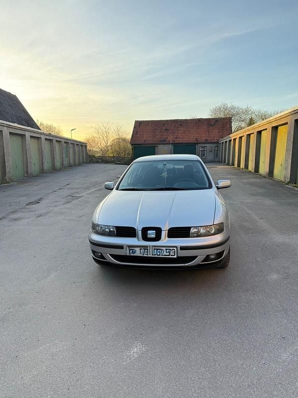 Second-hand Seat Leon 105 CP (77 kW) 2002 Argintiu Hatchback