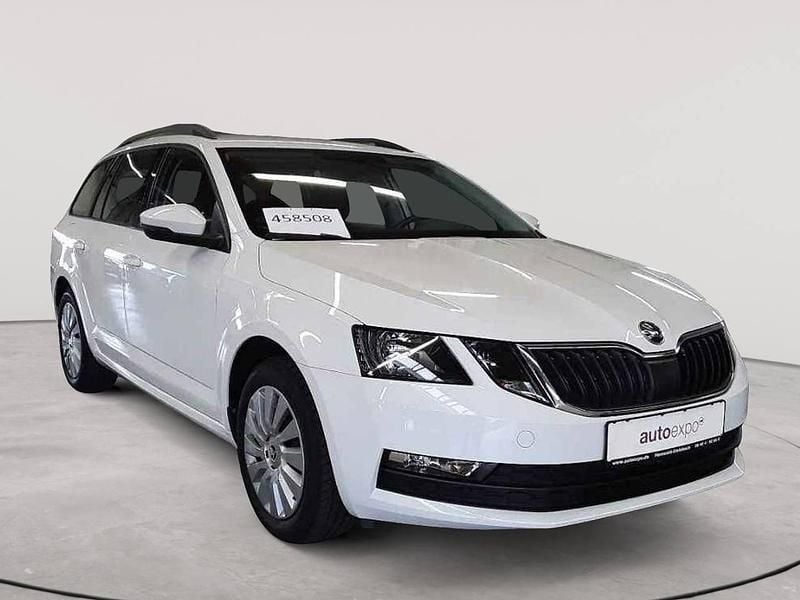 Candyweiß uni Gebraucht 2020 Skoda Octavia Active Kombi | 17.990 € (Superpreis) - Bild 1/4