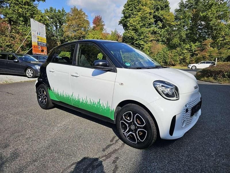 Karosserie in white Gebraucht 2020 Smart ForFour Electric Drive Kleinwagen | 8.450 € (Fairer Preis) - Bild 1/4