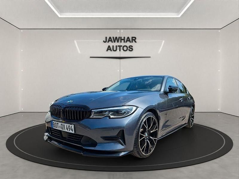 Grau Gebraucht 2021 BMW 320 Sport Line Limousine | 26.490 € (Guter Preis) - Bild 1/4