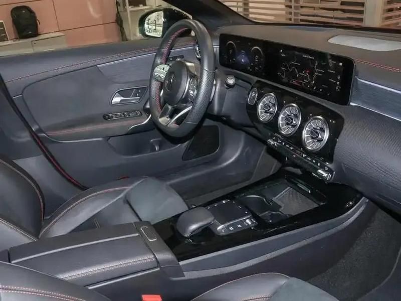 Gebraucht Mercedes CLA250e 160 PS (117 kW) 2023 Rot manufaktur lack manufaktur patagonienrot metallic Limousine