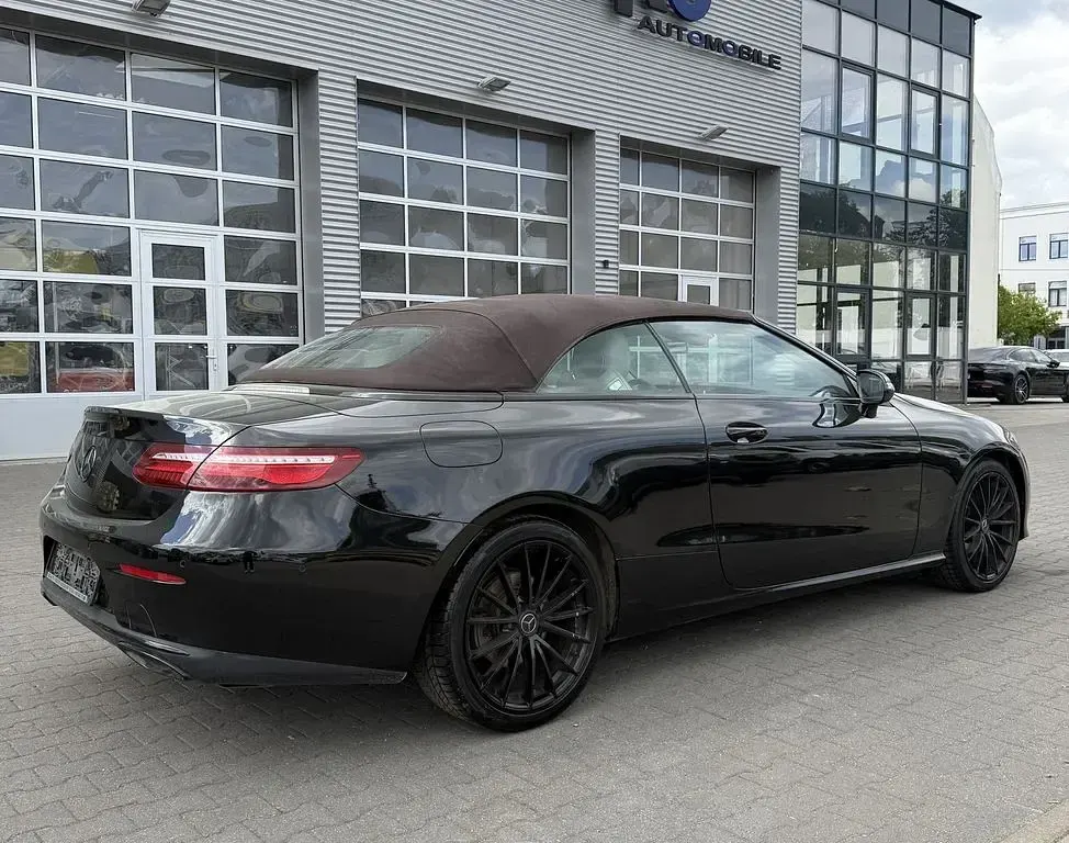 Gebraucht Mercedes E220 194 PS (142 kW) 2018 Schwarz Cabrio