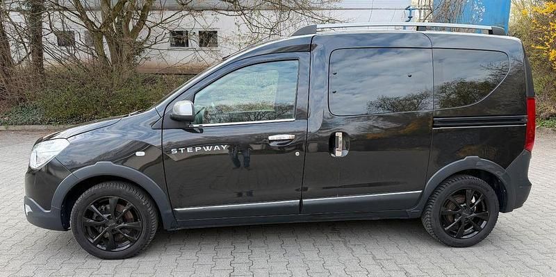 Gebraucht Dacia Dokker Stepway 116 PS (85 kW) 2018 Schwarz Van / Kleinbus