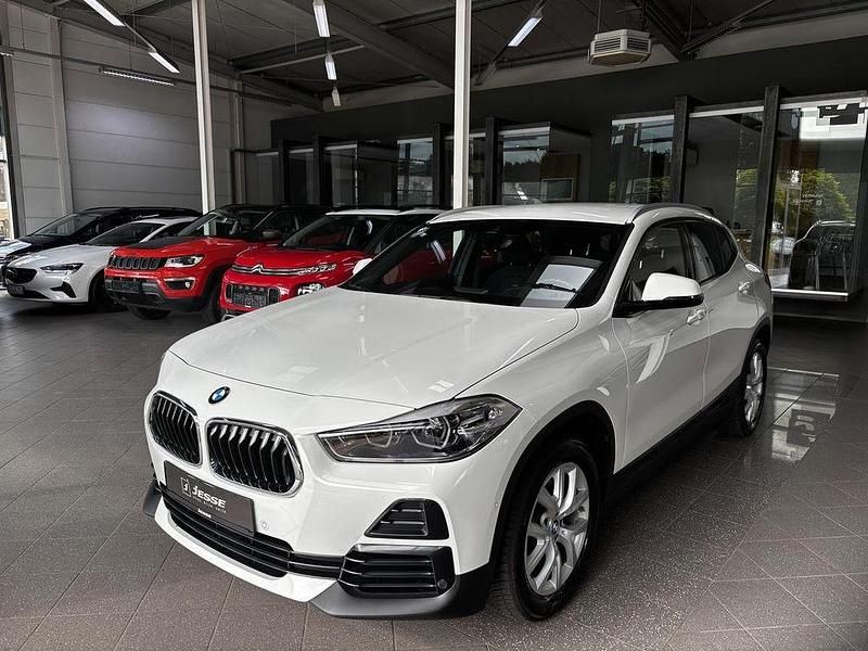 Alpinweiss iii Gebraucht 2022 BMW X2 Advantage SUV | 26.880 € (Guter Preis) - Bild 1/4