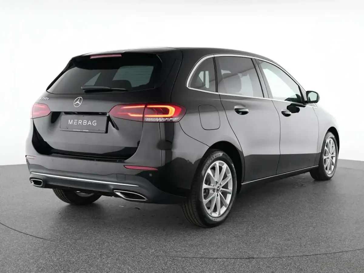 Gebraucht Mercedes B250e Progressive 160 PS (117 kW) 2022 Schwarz Kleinwagen