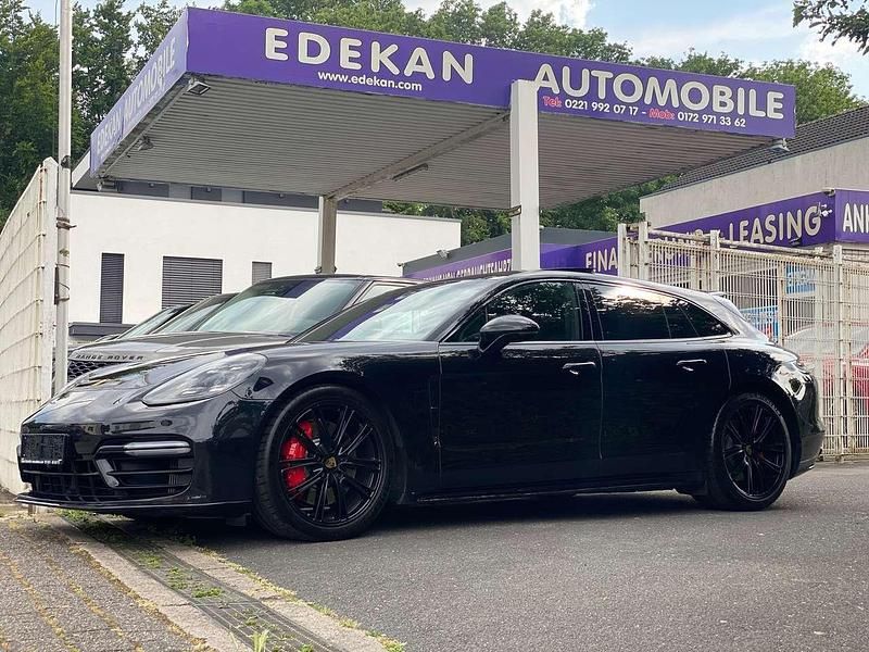 Tiefschwarzmetallic Gebraucht 2020 Porsche Panamera GTS Chrono Limousine | 75.200 € (Superpreis) - Bild 1/4