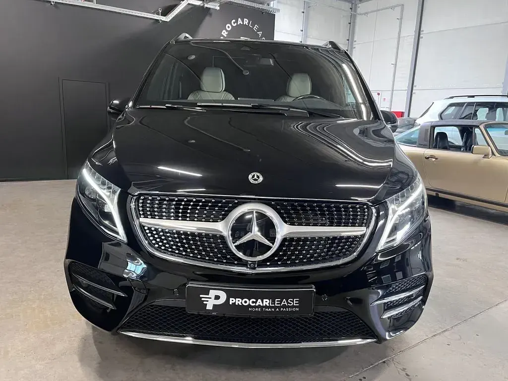 Gebraucht Mercedes V300 237 PS (174 kW) 2024 Schwarz Van / Kleinbus