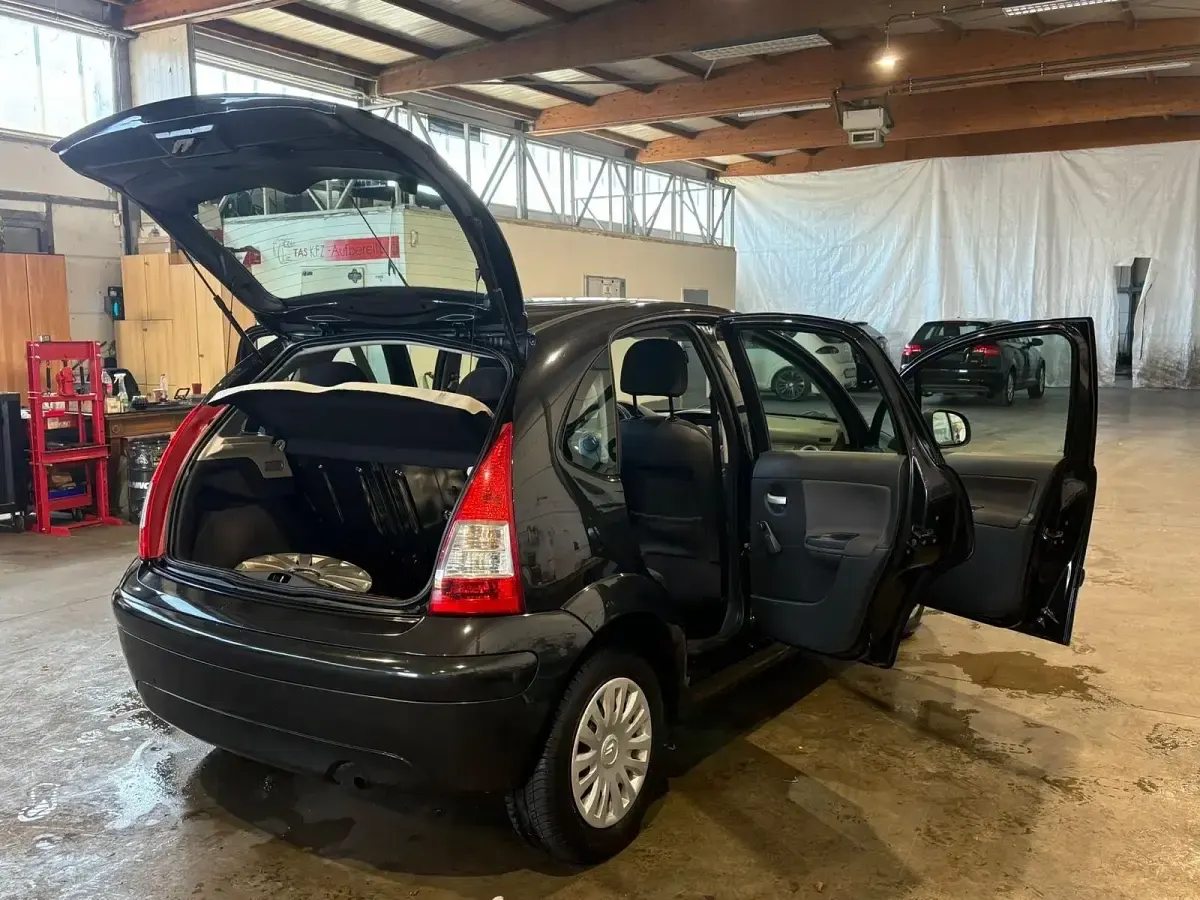 Gebraucht Citroën C3 60 PS (44 kW) 2010 Schwarz Kleinwagen