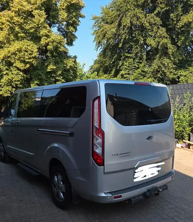 Gebraucht Ford Tourneo 131 PS (96 kW) 2017 Silber Van / Kleinbus
