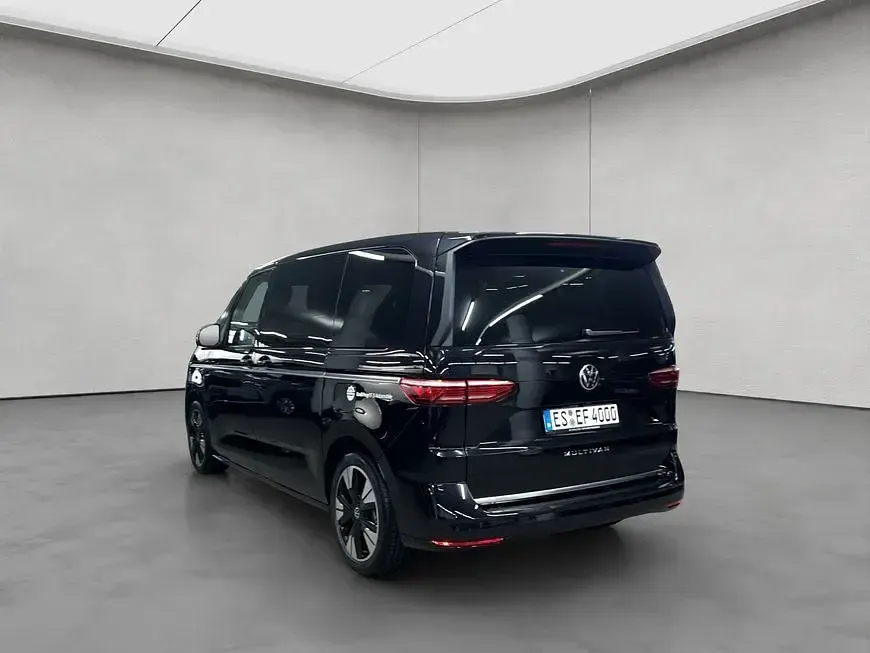 Używany VW T7 Style 150 KM (110 kW) 2025 Czarny Van