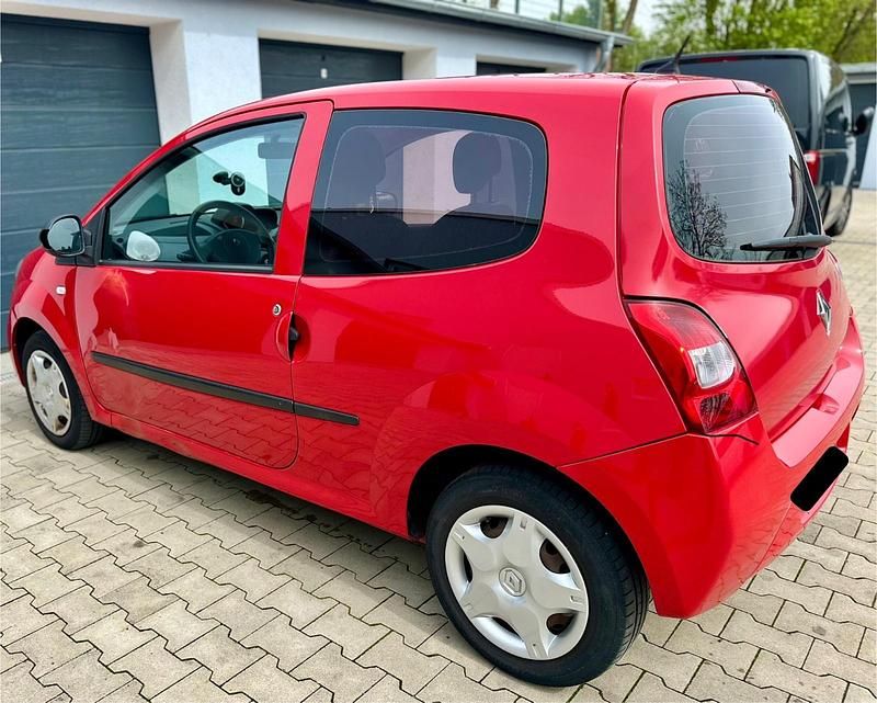 Second-hand Renault Twingo 58 CP (42 kW) 2011 Roșu Hatchback