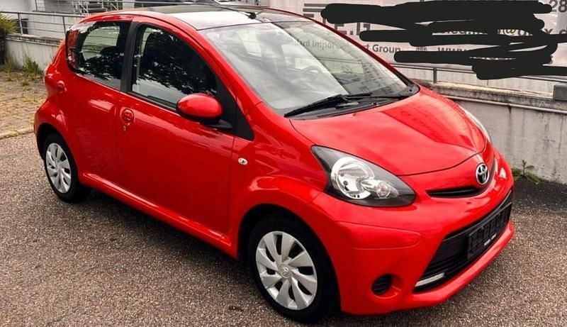 Rot Gebraucht 2014 Toyota Aygo Kleinwagen | 3.950 € (Fairer Preis) - Bild 1/4