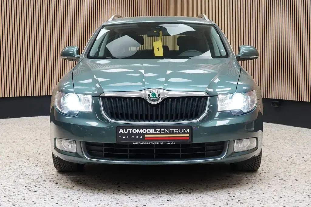 Gebraucht Skoda Superb 160 PS (117 kW) 2013 Grün Kombi
