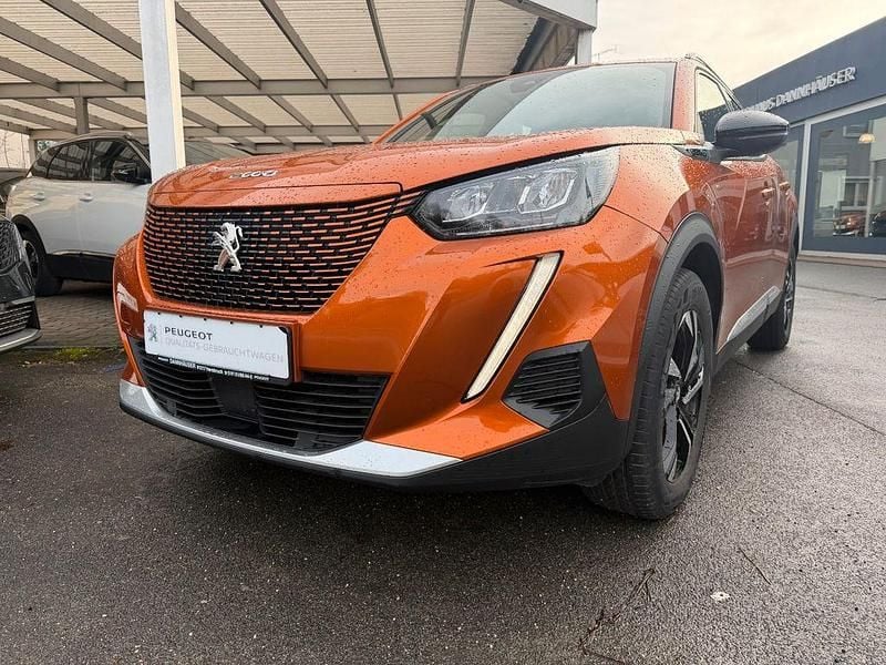 Gebraucht Peugeot 2008 Allure 100 kW (136 PS) 2023 Orange fusion SUV