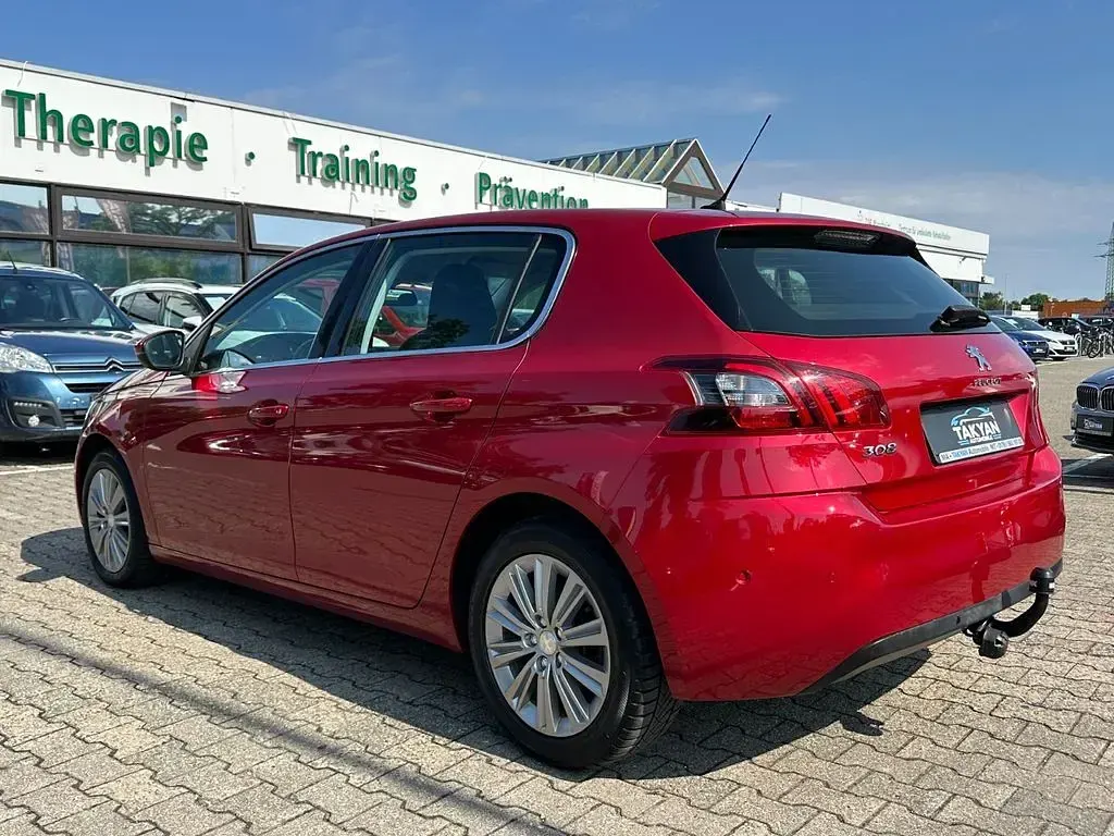 Gebraucht Peugeot 308 Allure 131 PS (96 kW) 2018 Rot Limousine