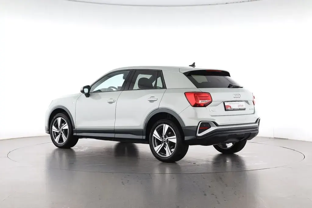 Gebraucht Audi Q2 S-Line 150 PS (110 kW) 2024 Silber SUV