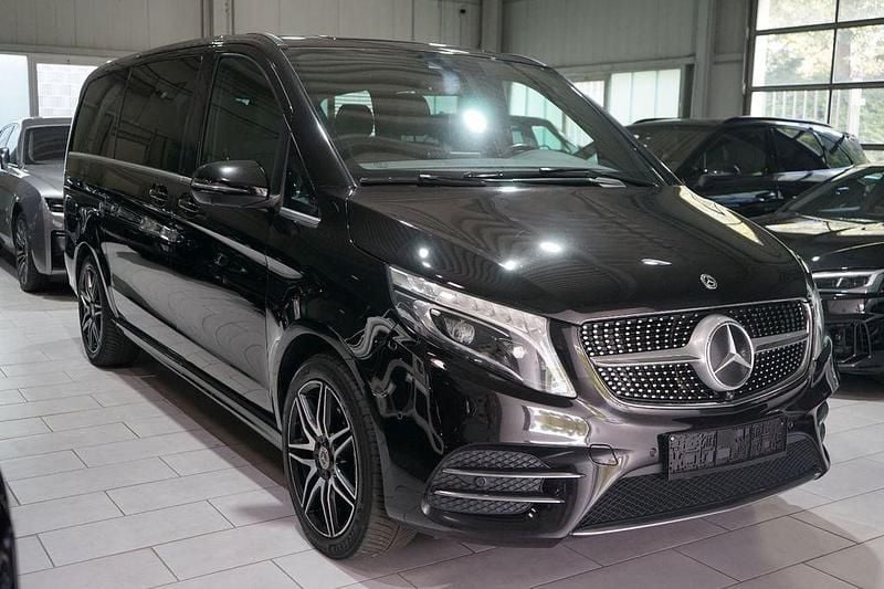 Obsidianschwarz Gebraucht 2021 Mercedes V250 Avantgarde Van / Kleinbus | 39.888 € (Teuer) - Bild 1/4