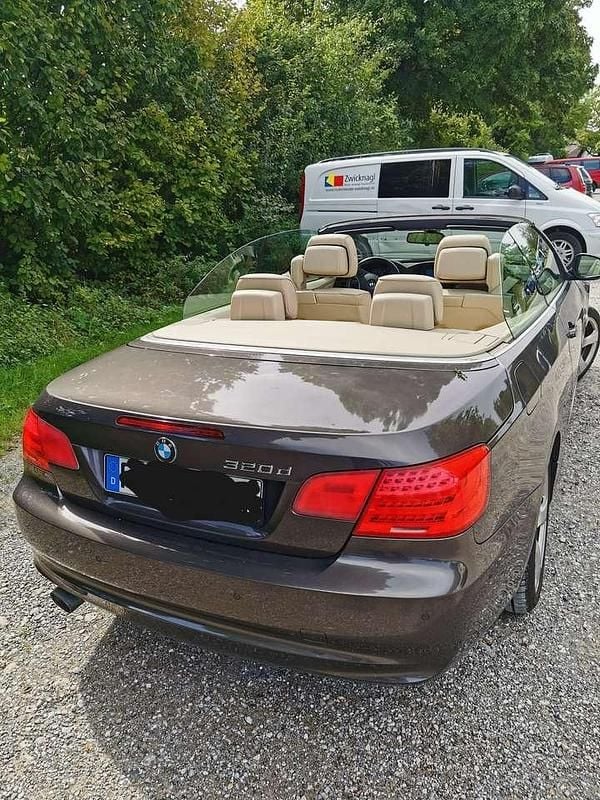 Braun Gebraucht 2011 BMW 320 Cabriolet Cabrio | 9.500 € (Superpreis) - Bild 1/4