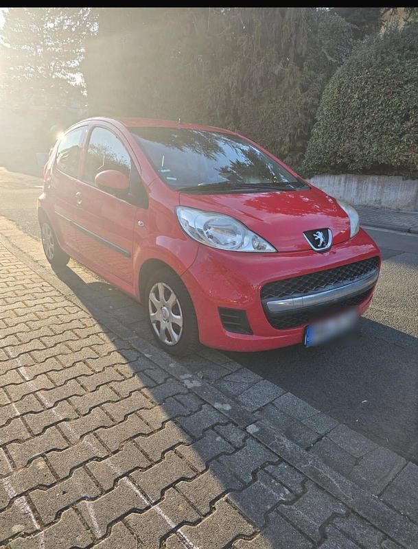 Rot Gebraucht 2009 Peugeot 107 Kleinwagen | 1.600 € (Superpreis) - Bild 1/4
