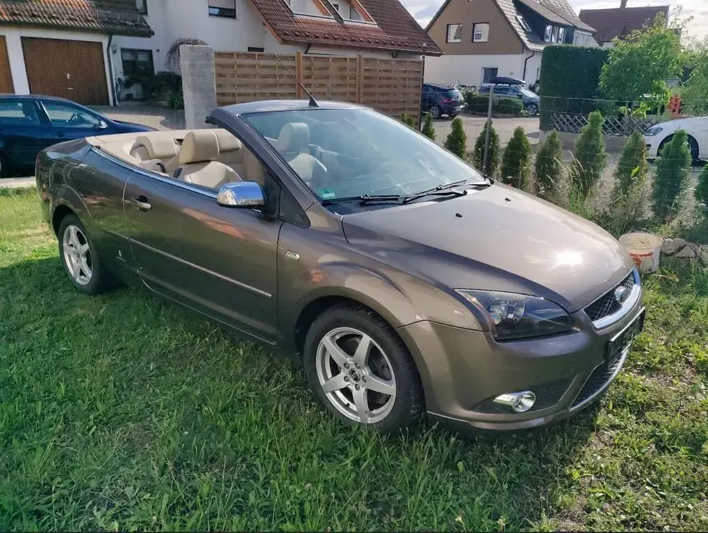 Gebraucht Ford Focus Cabriolet Titanium 145 PS (106 kW) 2007 Braun Cabrio