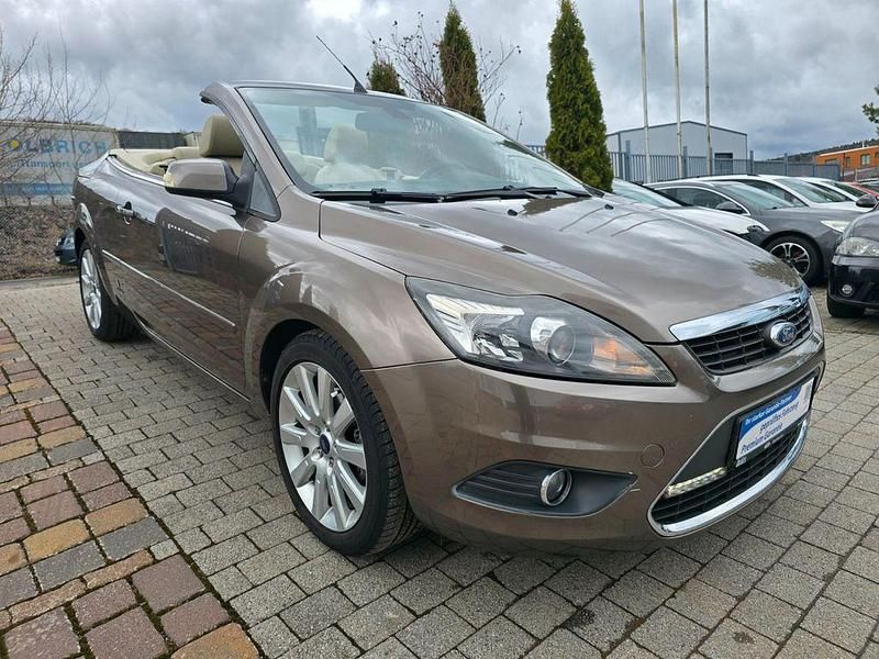 Gebraucht Ford Focus Cabriolet Titanium 145 PS (106 kW) 2008 Braun Cabrio