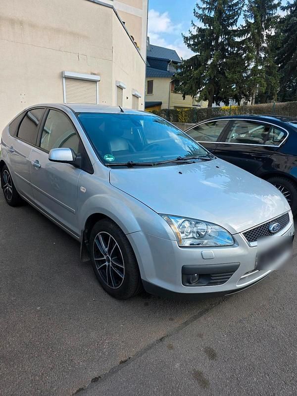 Gebraucht Ford Focus 115 PS (84 kW) 2005 Silber Limousine