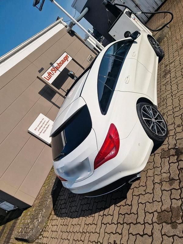 Gebraucht Mercedes CLA220 177 PS (130 kW) 2015 Weiß Limousine