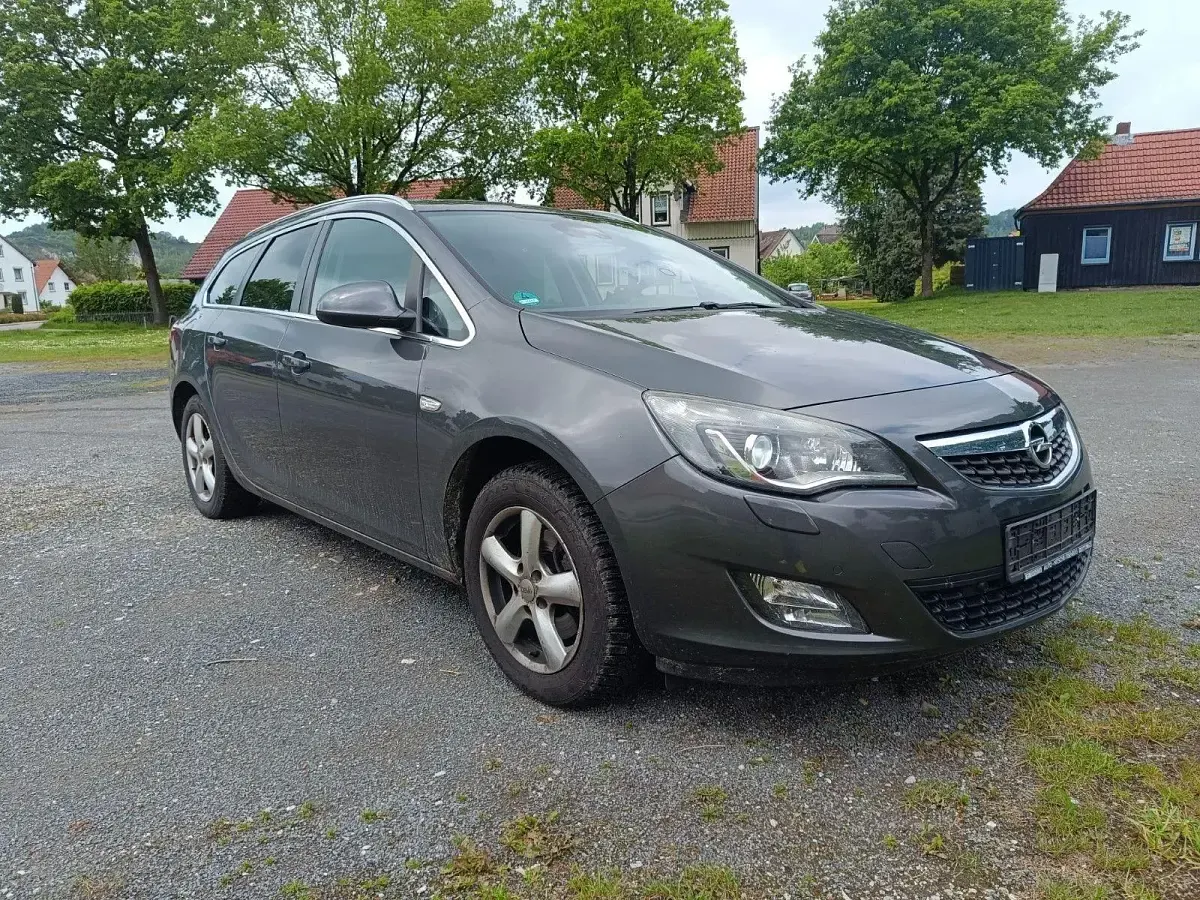 Gebraucht Opel Astra 165 PS (121 kW) 2012 Schwarz Kombi