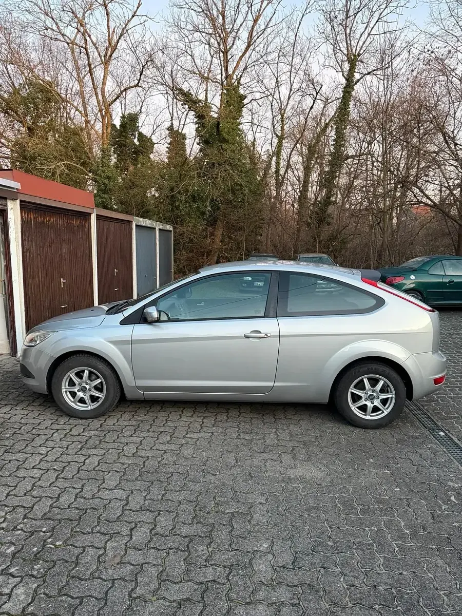 Gebraucht Ford Focus 125 PS (91 kW) 2008 Silber Limousine