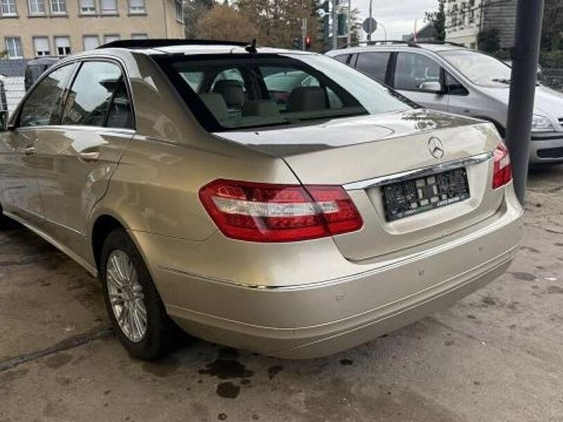 Usata Mercedes E220 170 CV (125 kW) 2009 Beige Berlina