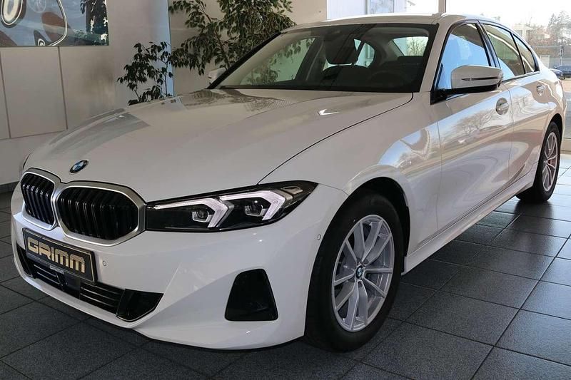 Alpinweiß Gebraucht 2023 BMW 318 Limousine | 31.900 € (Fairer Preis) - Bild 1/4