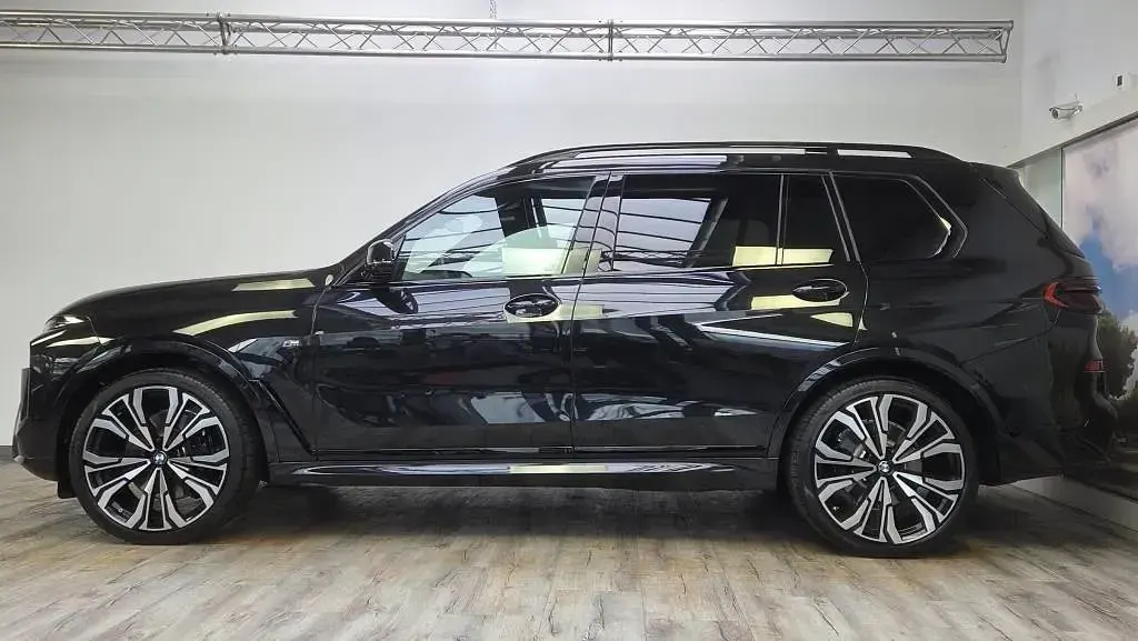 Gebraucht BMW X7 M Sport 352 PS (258 kW) 2025 (0475) saphirschwarz metallic SUV