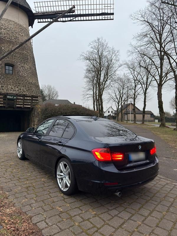Gebraucht BMW 320 Efficient Dynamics 221 PS (162 kW) 2012 Blau Limousine