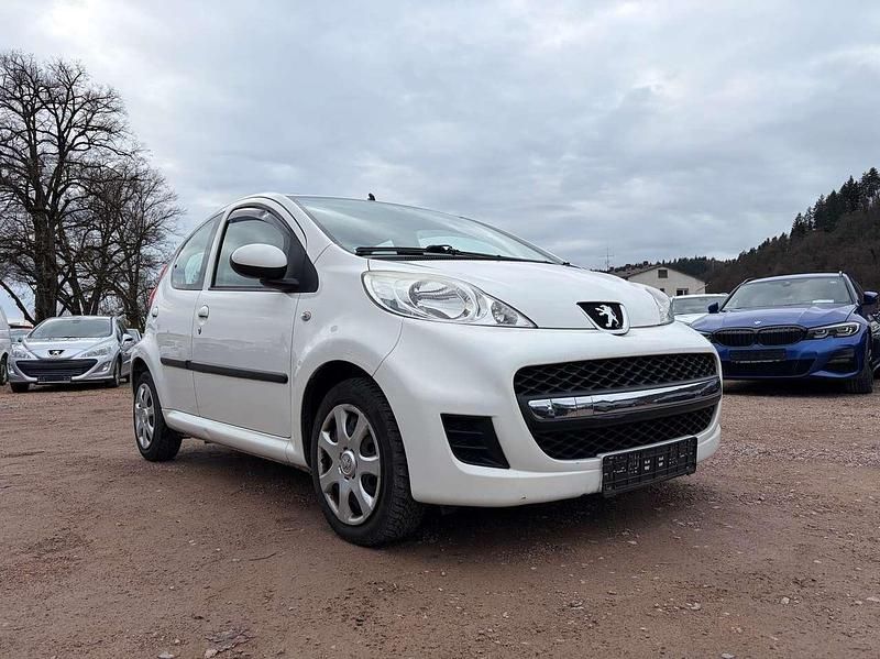 Gebraucht Peugeot 107 Urban Move 68 PS (50 kW) 2011 Zu lackieren weiss 068 Kleinwagen
