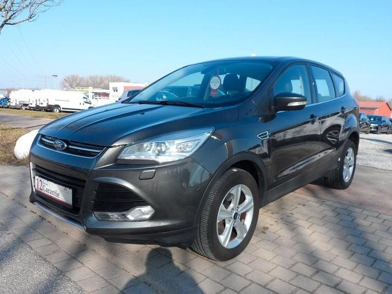 Gebraucht Ford Kuga Titanium 120 PS (88 kW) 2015 Grau SUV