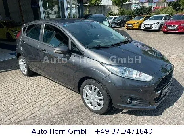 Gebraucht Ford Fiesta Celebration 101 PS (74 kW) 2016 Grau Kleinwagen