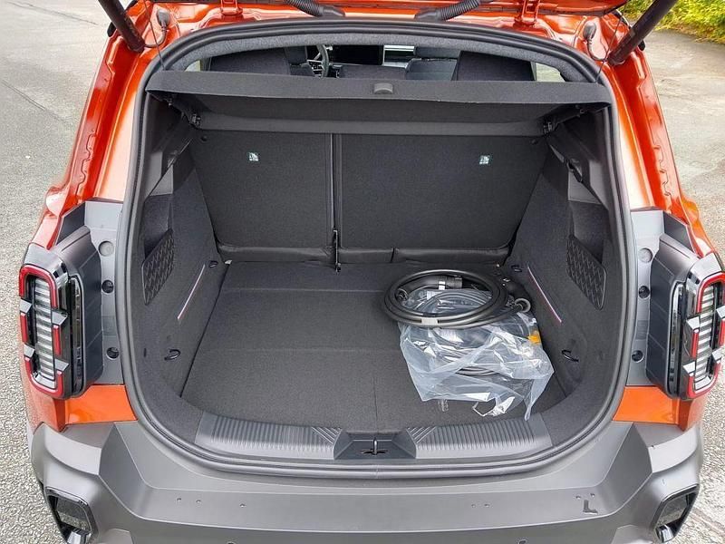 Gebraucht Renault 4 E-Tech Komfort 110 kW (150 PS) 2025 Braun SUV